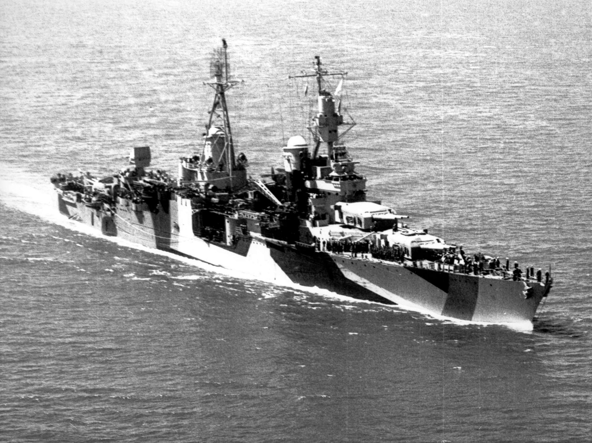 USS_Indianapolis_(CA-35)underway_in_1944(stbd).jpg